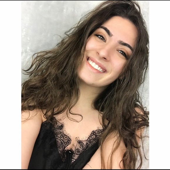 🌿MEET YOUR POSHER🌿 - Picture 4 of 8